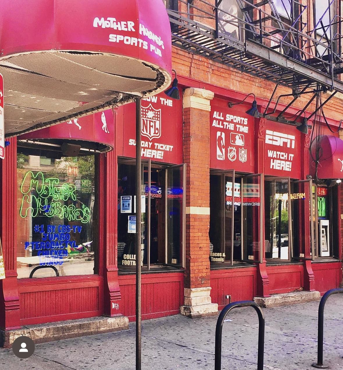 Mother Hubbard's Sports Pub — River North, Chicago