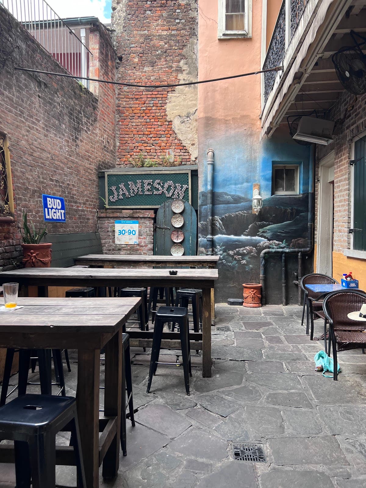 Finnegan's Easy — French Quarter, New Orleans