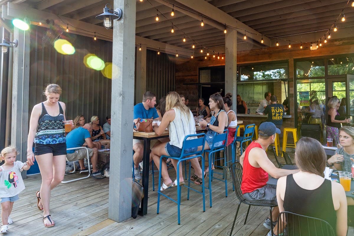GRRROWLER'S Tap Room & Beer Garden — Dallas