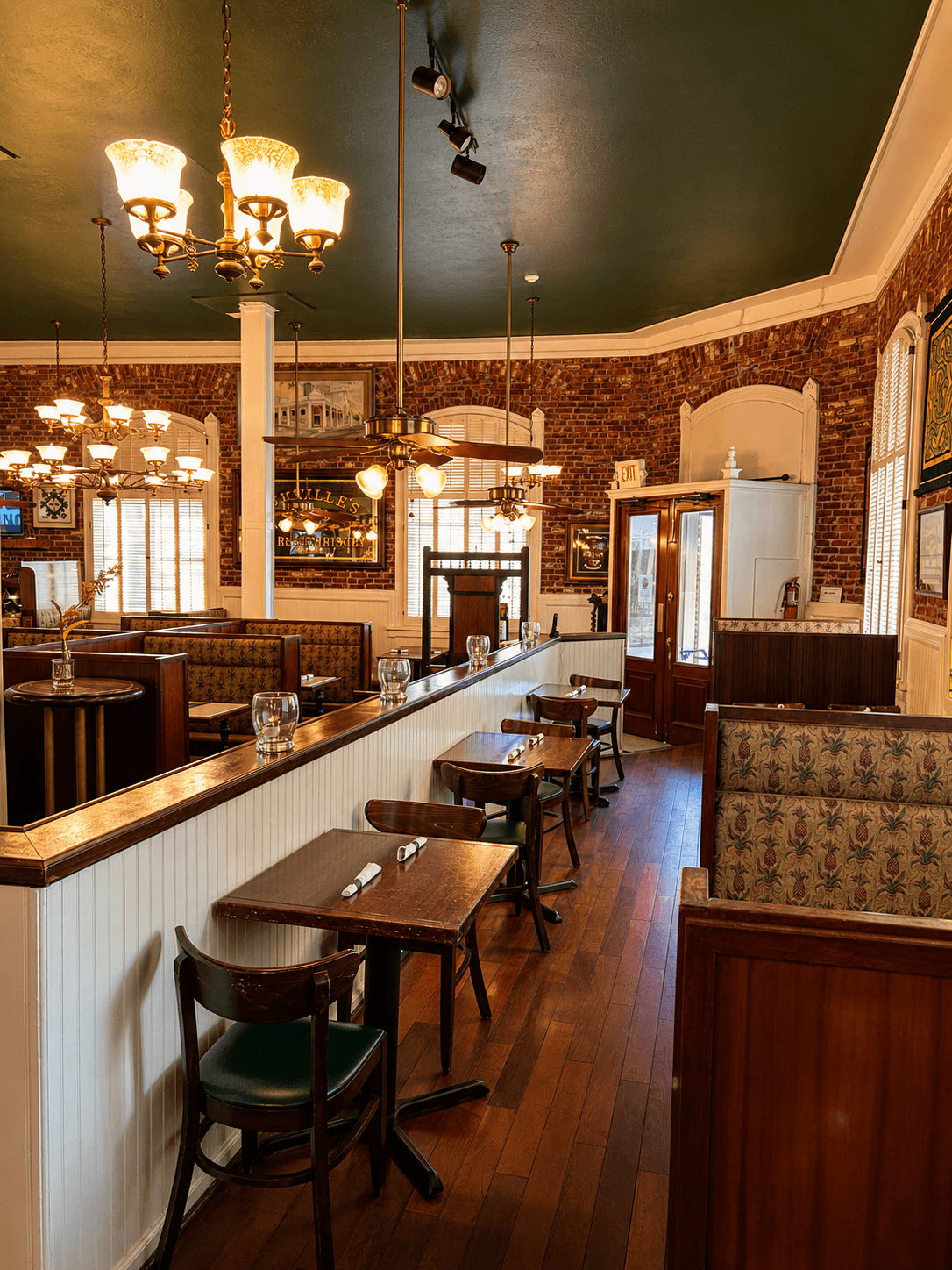 Murphy's Bar & Grill — Arts District, Honolulu