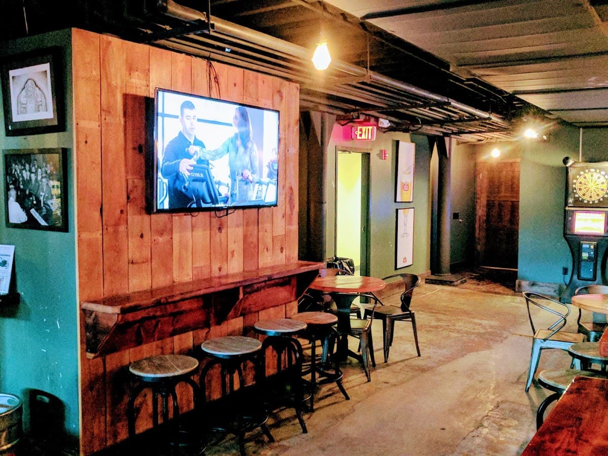 HARNEY STREET TAVERN — The Old Market, Omaha