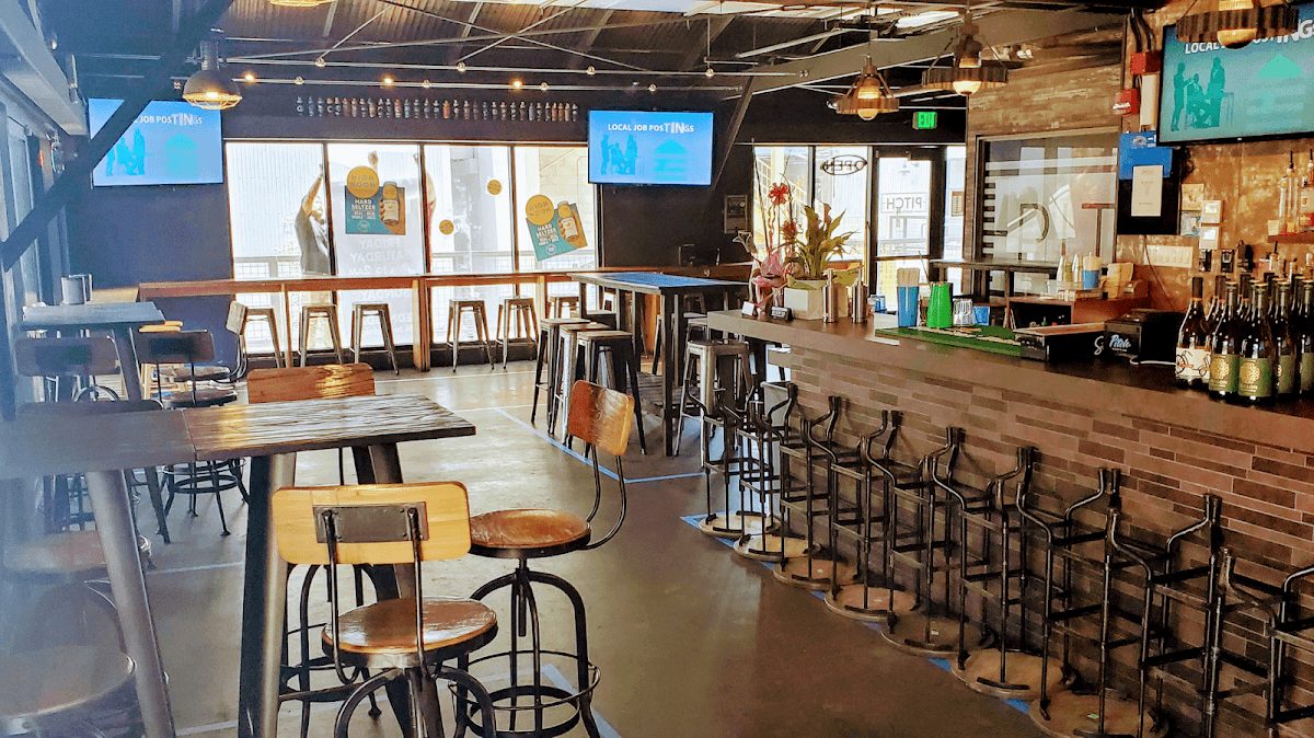 PITCH SPORTS BAR — Downtown, Honolulu