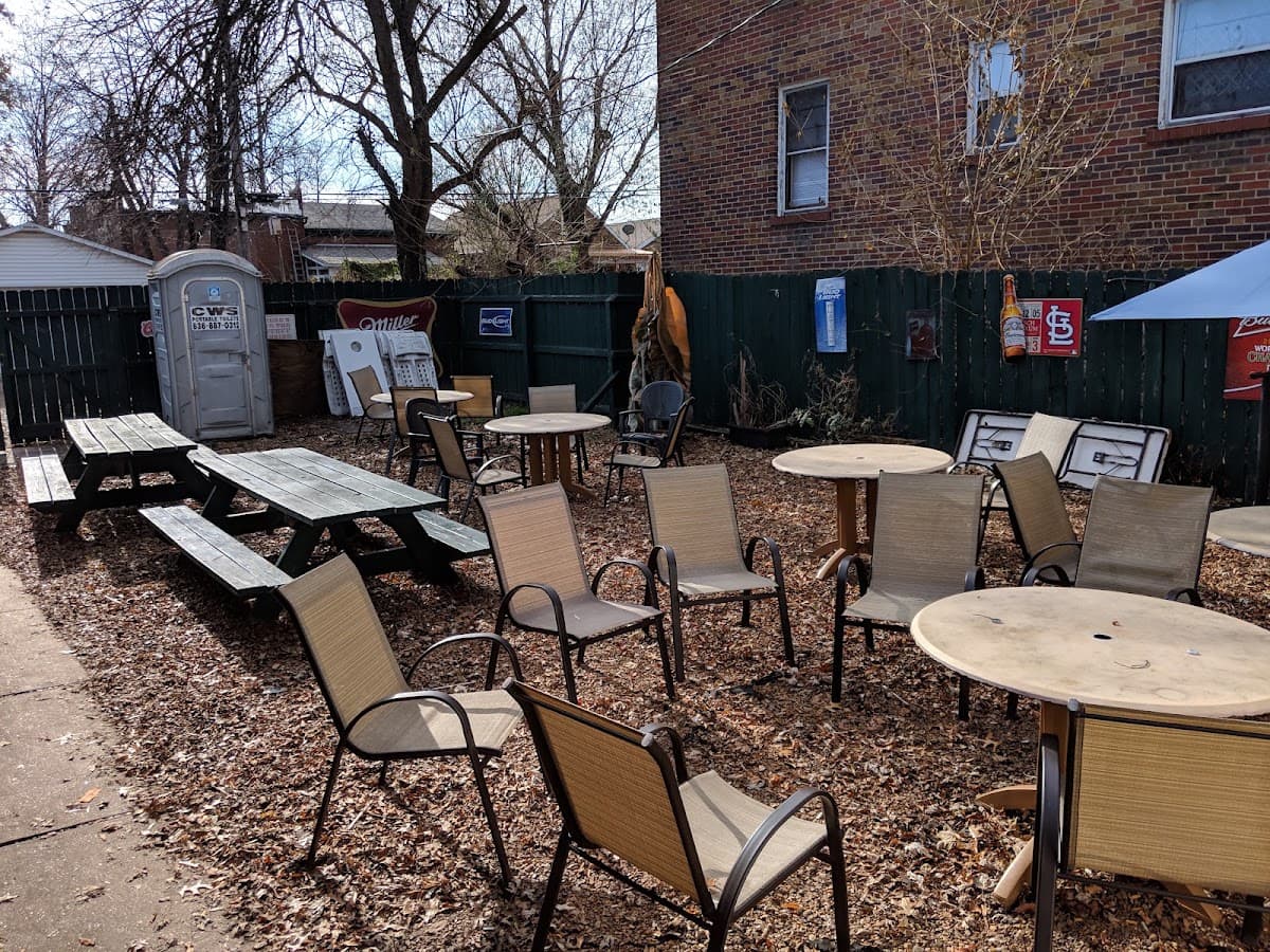 Friendly's Sports Bar & Grill — Tower Grove South, St. Louis