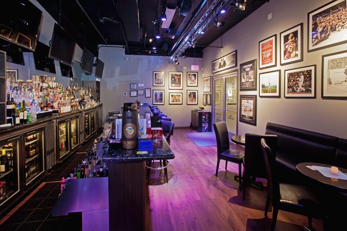 Rivals Sports Lounge — Waikiki, Honolulu