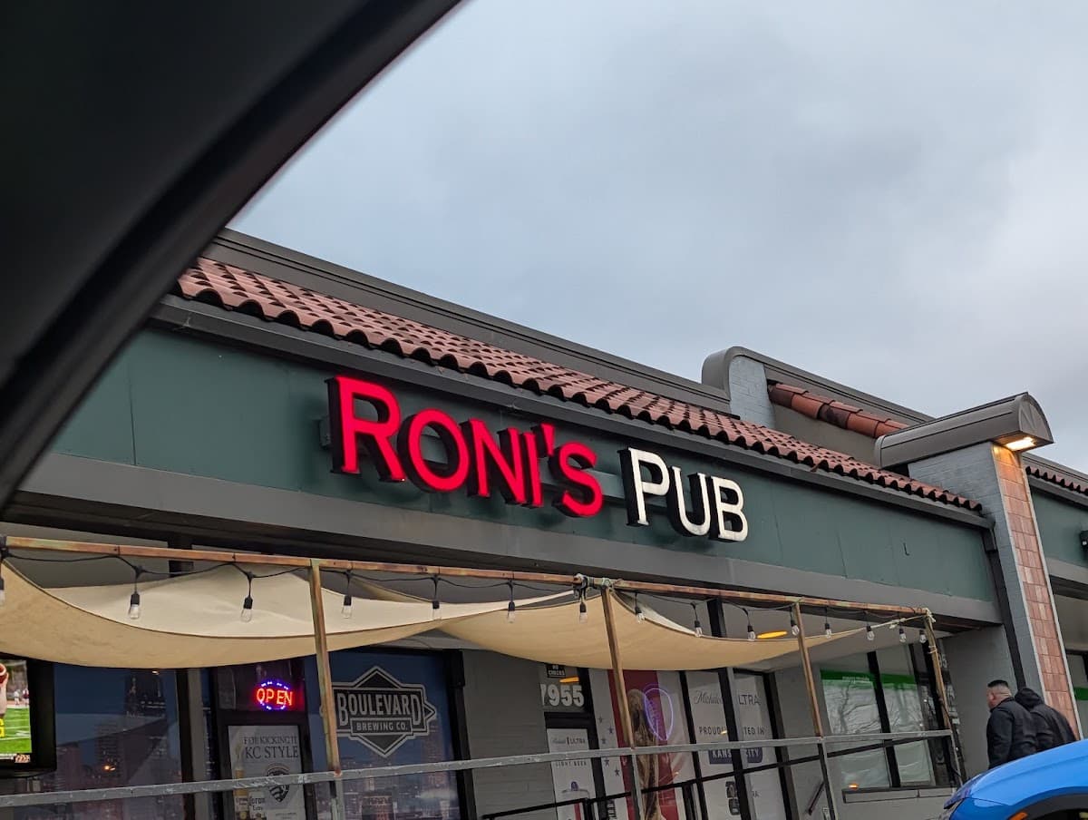 Roni's Pub + Kitchen — Maple Hill, Overland Park