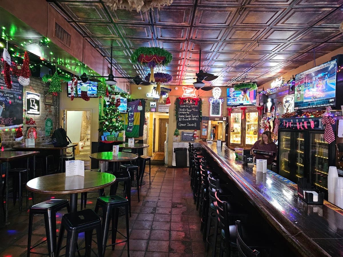 THE ALIBI BAR & GRILL — French Quarter, New Orleans