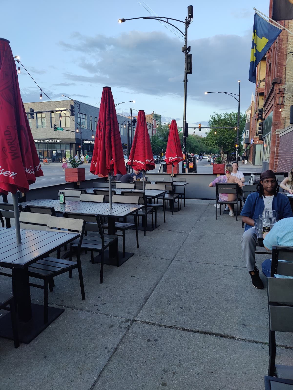 Fatpour Wicker Park: Ultimate Chicago Sports Bar — West Town, Chicago