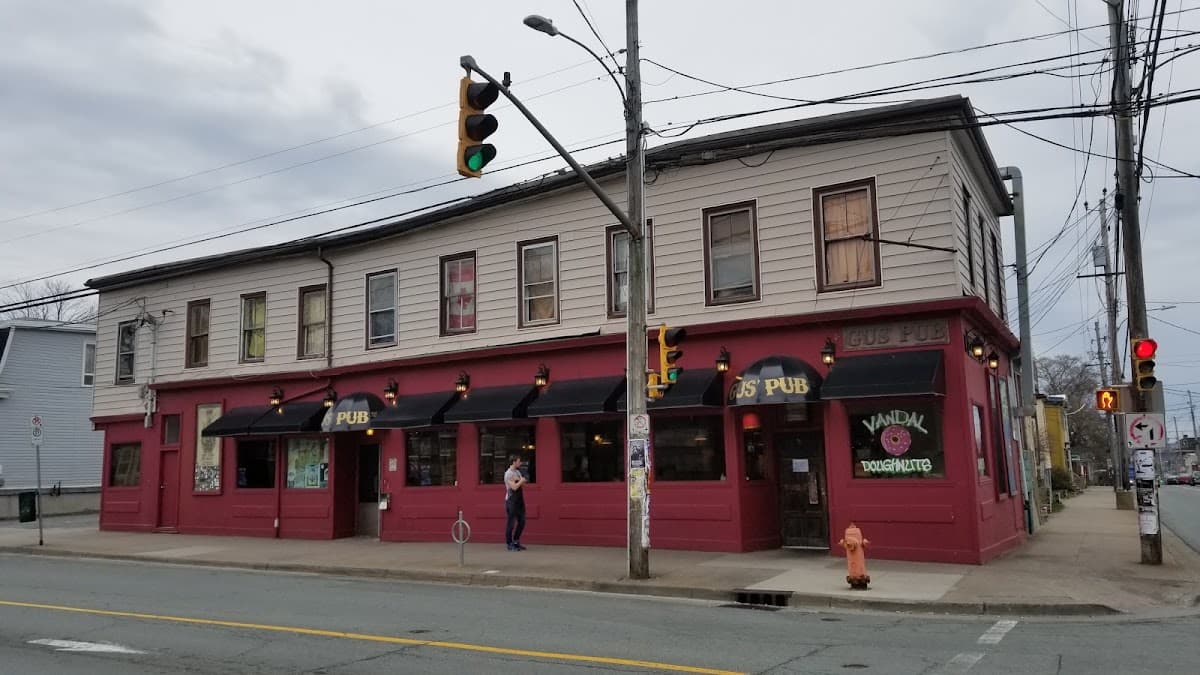 Gus' Pub