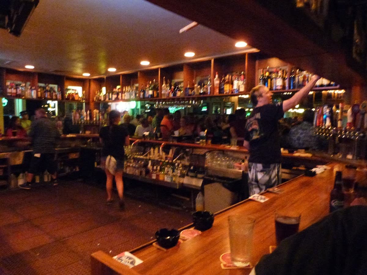 Irish Rose Saloon — Waikiki, Honolulu