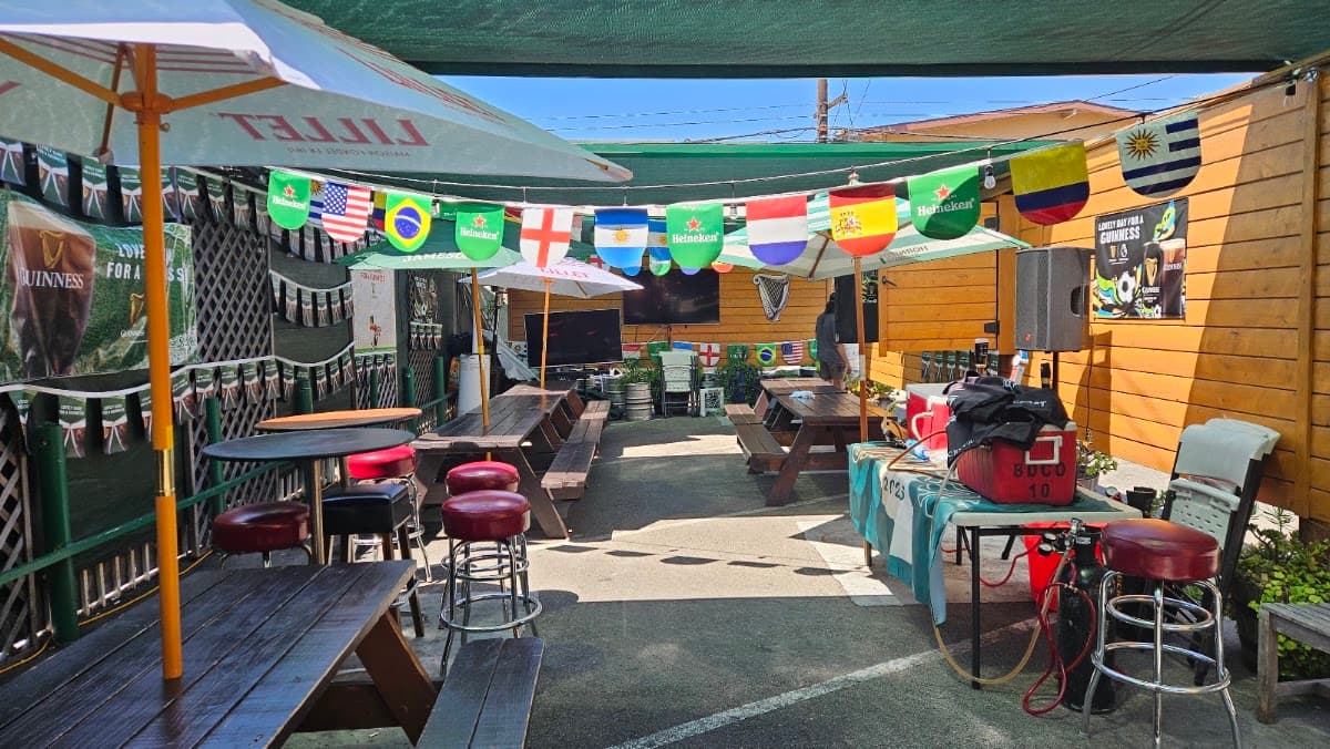 The Irish Times Pub & Restaurant — Palms, Los Angeles