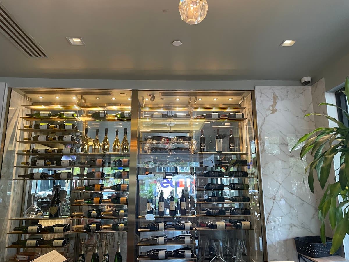 Moxies Miami Restaurant — Brickell, Miami