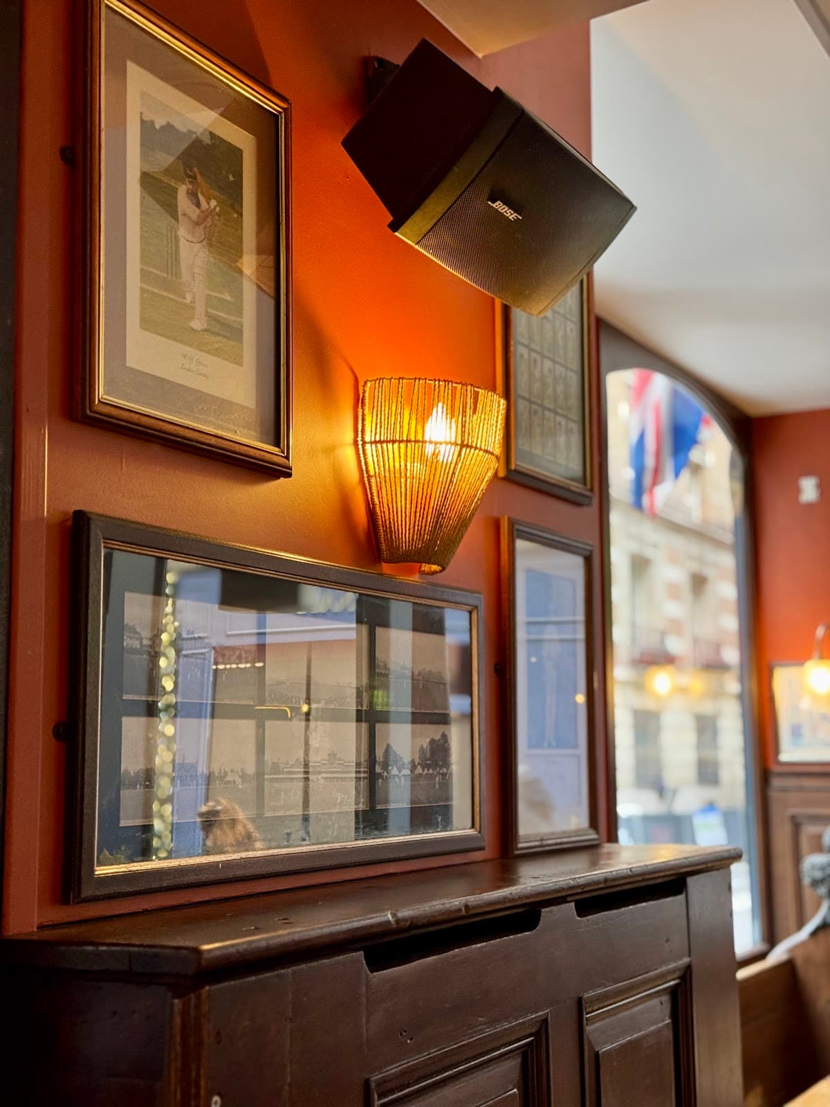 English Style Pub The Cricketer