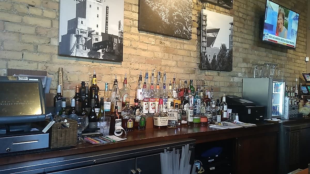 Maxwell's American Pub — Central Minneapolis, Minneapolis–St. Paul