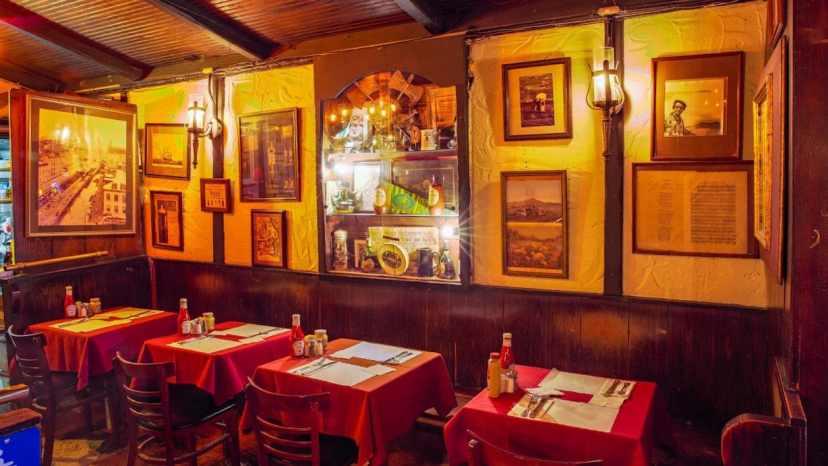 Molly's Shebeen Bar + Restaurant — Manhattan, New York / NJ
