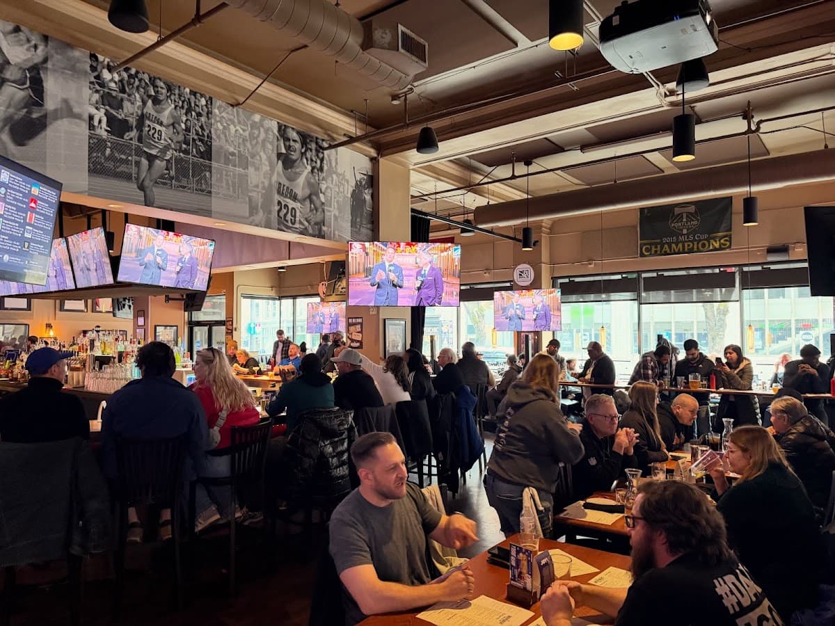 The Independent Sports Bar & Grill — Southwest Portland, Portland