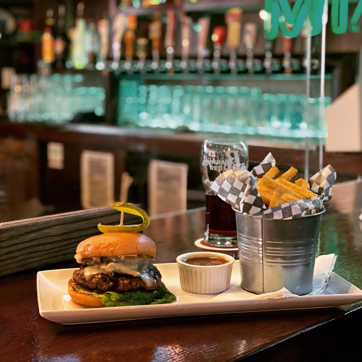 Captains Sports Lounge & Grill