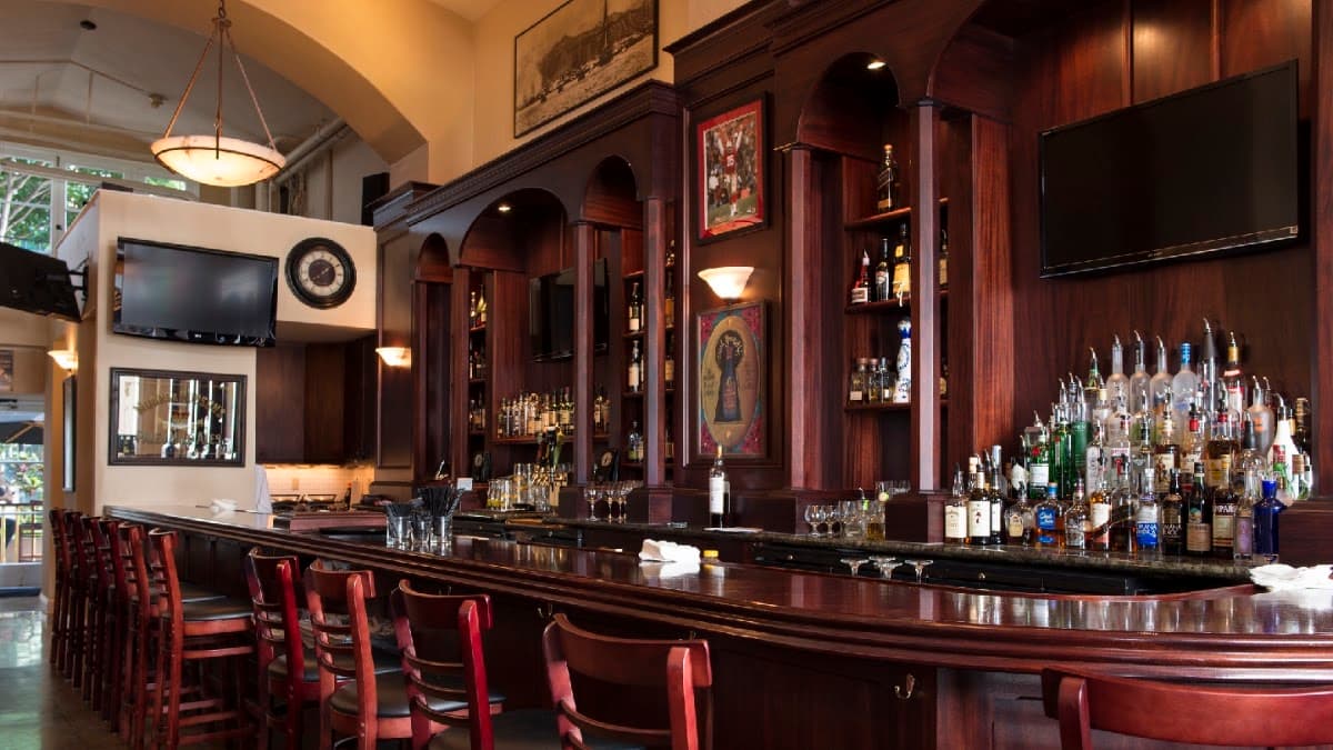 Ferguson's Irish Pub — Downtown, Honolulu