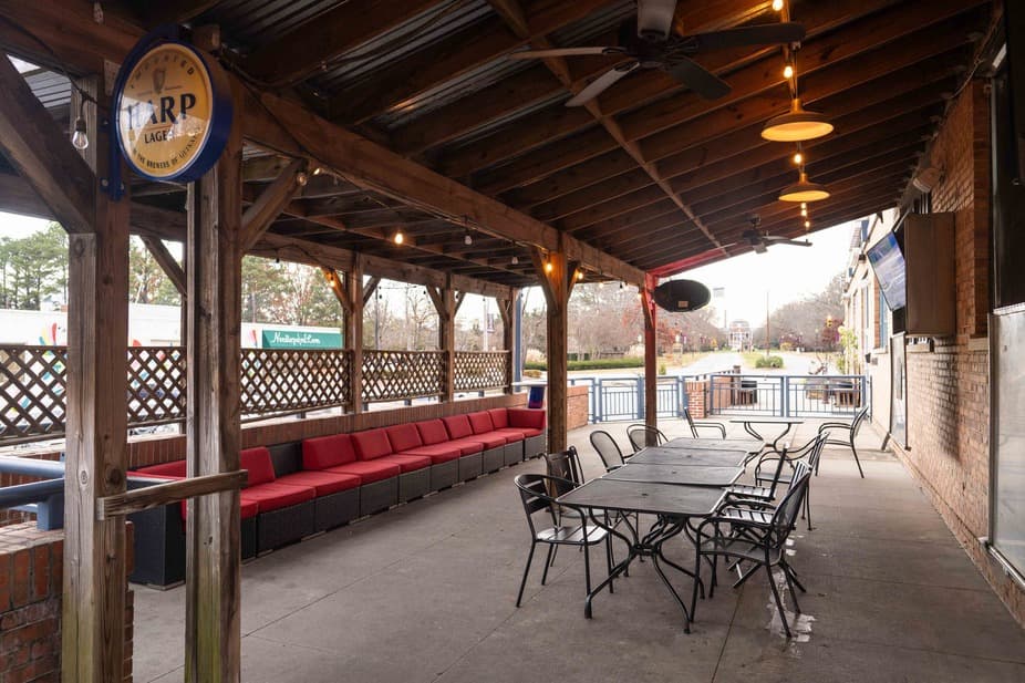 Brickhouse Sports Bar & Grill