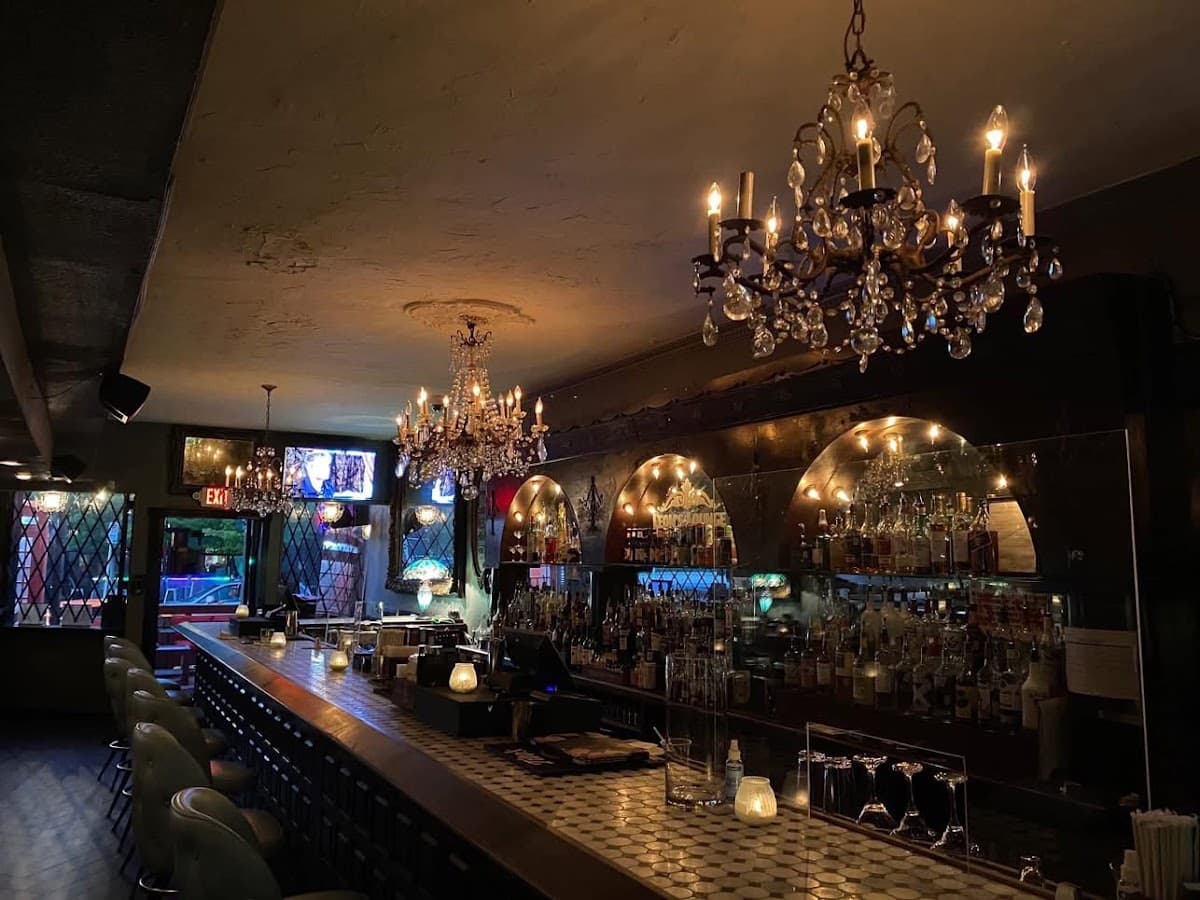 Leon's Lounge