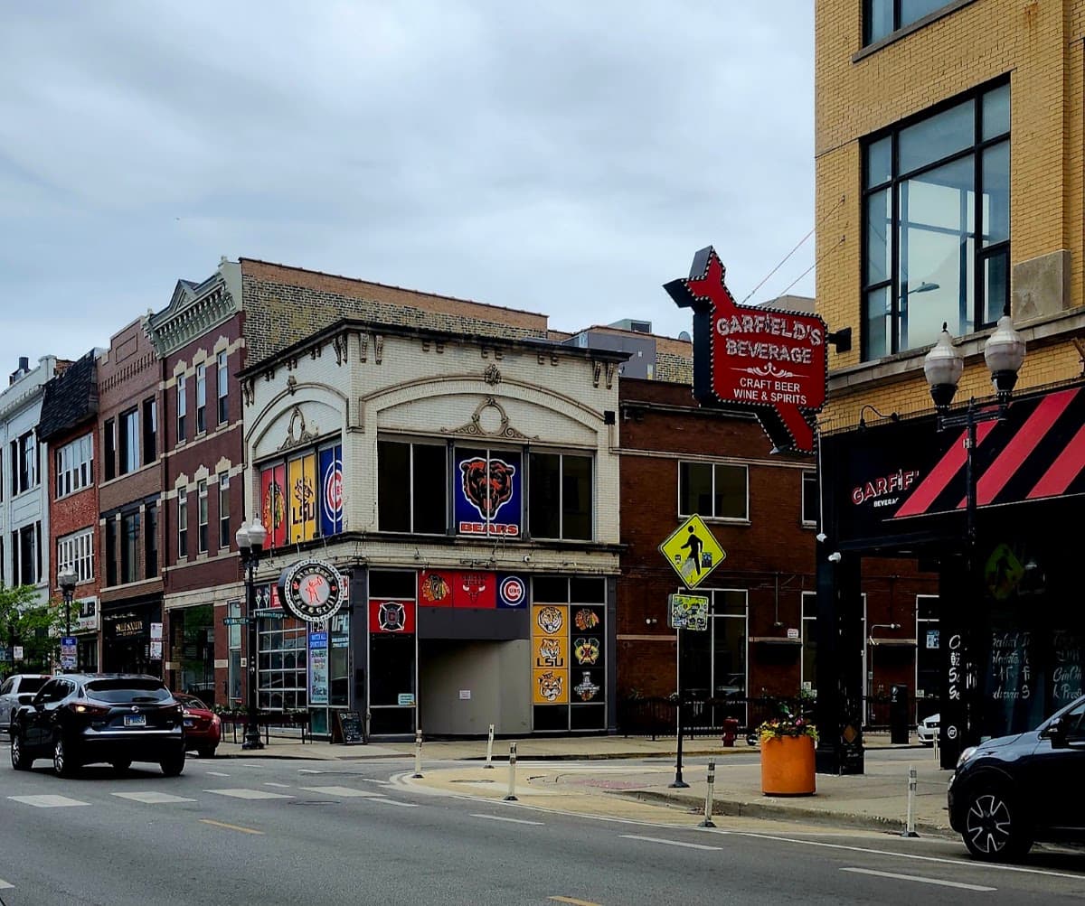 Standard Bar and Grill — West Town, Chicago
