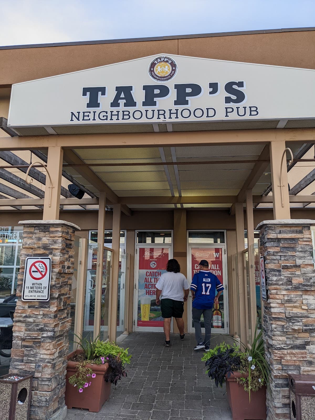 Tapp's Neighbourhood Pub — Worthington, Winnipeg