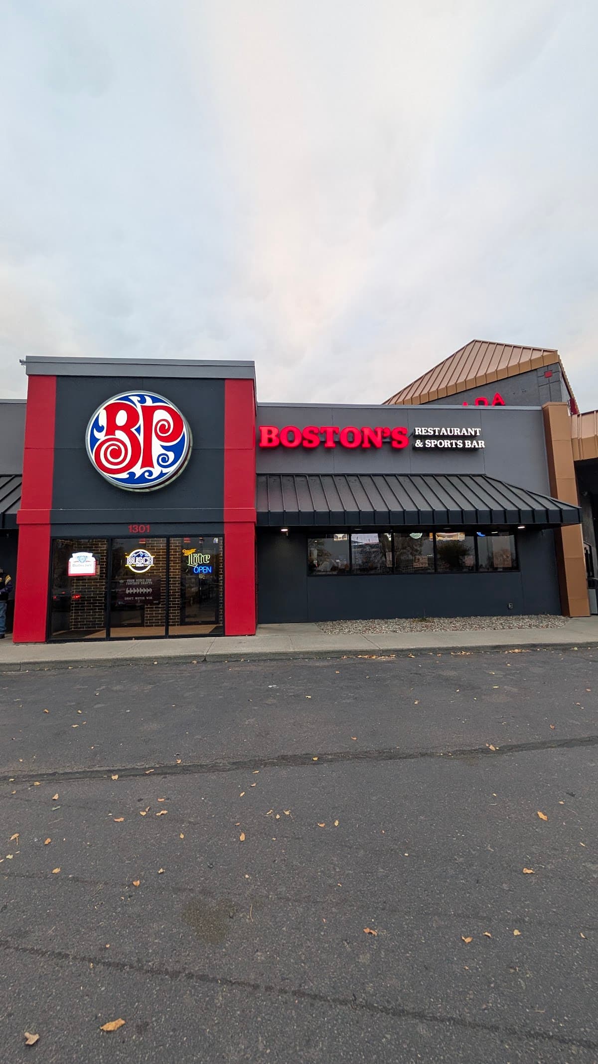 Boston's Pizza Restaurant & Sports Bar — Sioux Falls