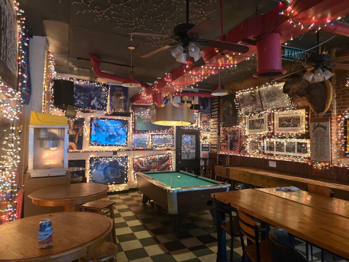 Johnnie's — Riverview, Kansas City