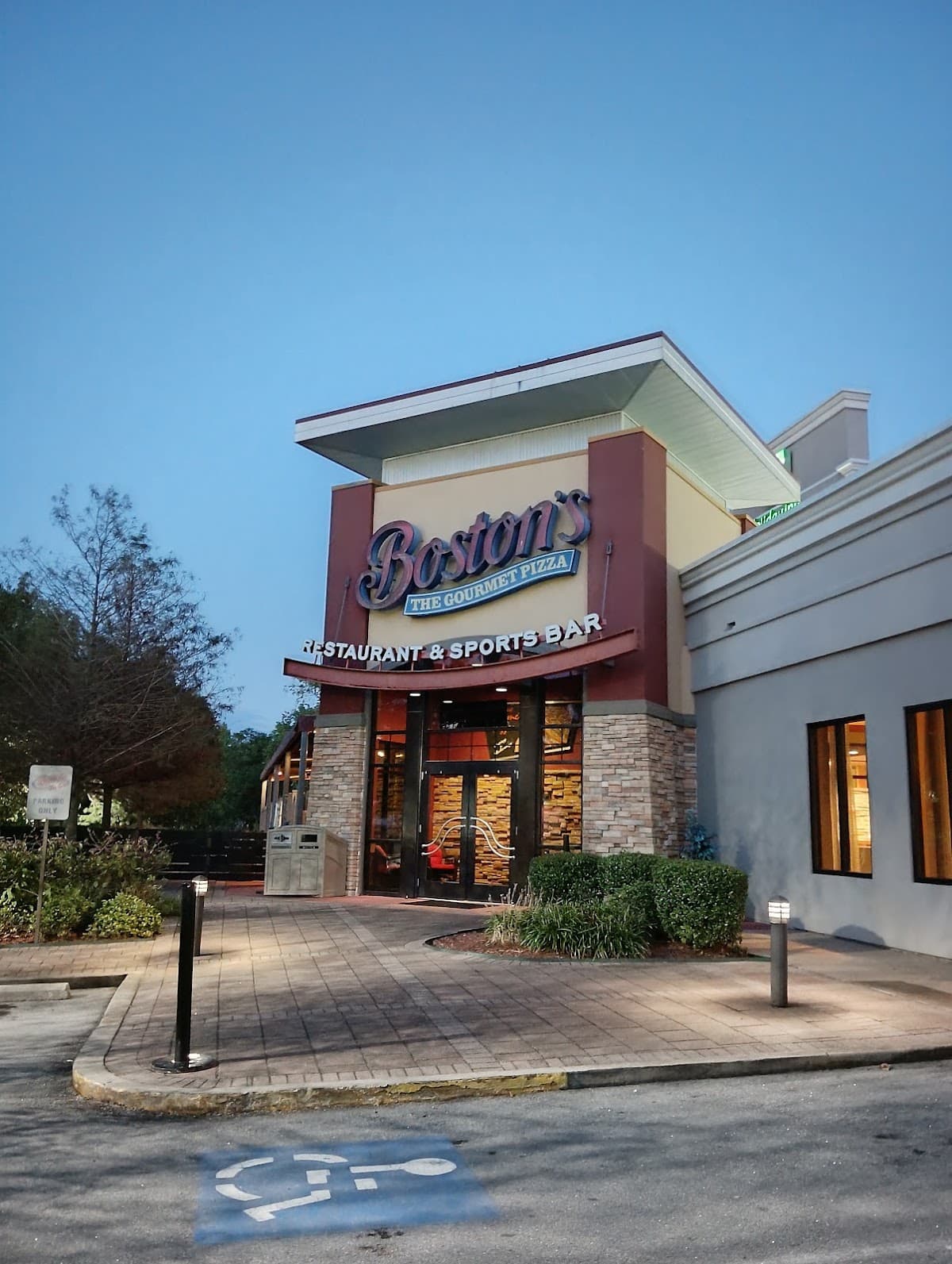 Boston's Pizza Restaurant & Sports Bar