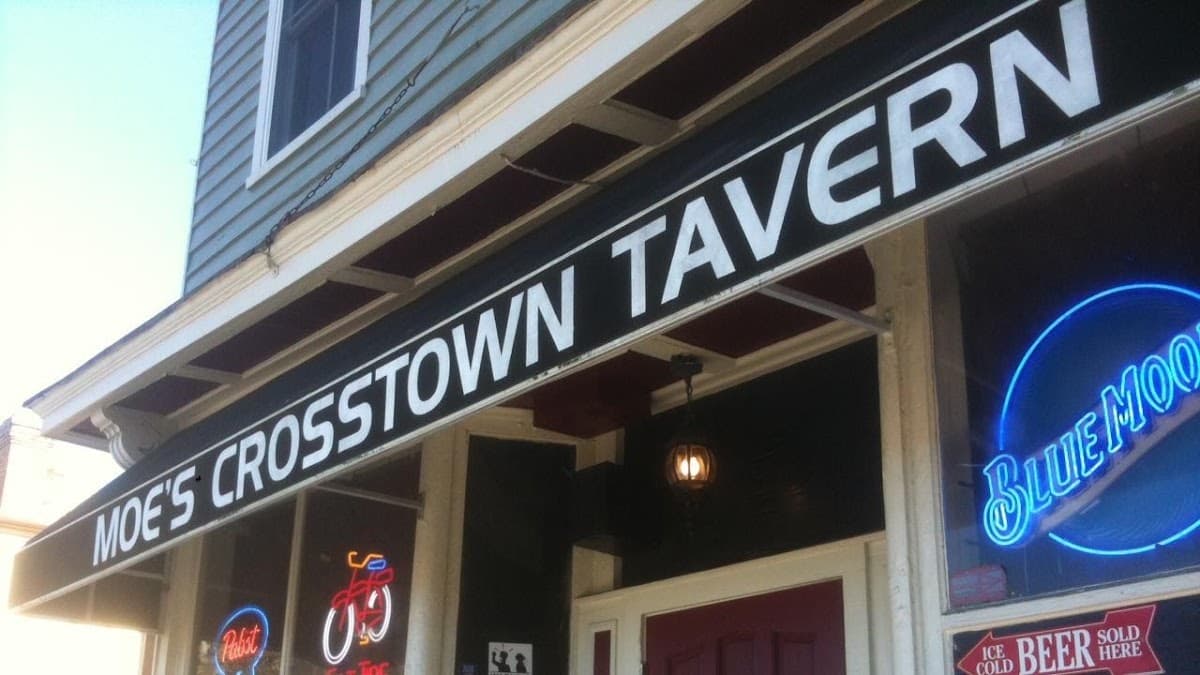 Moe's Crosstown Tavern — North-Central, Charleston