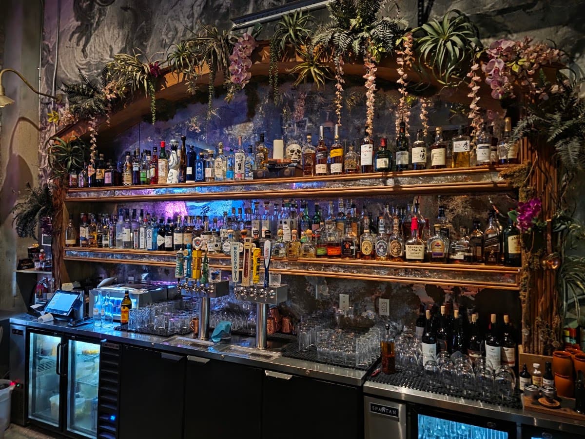 DOM'S — Brickell, Miami