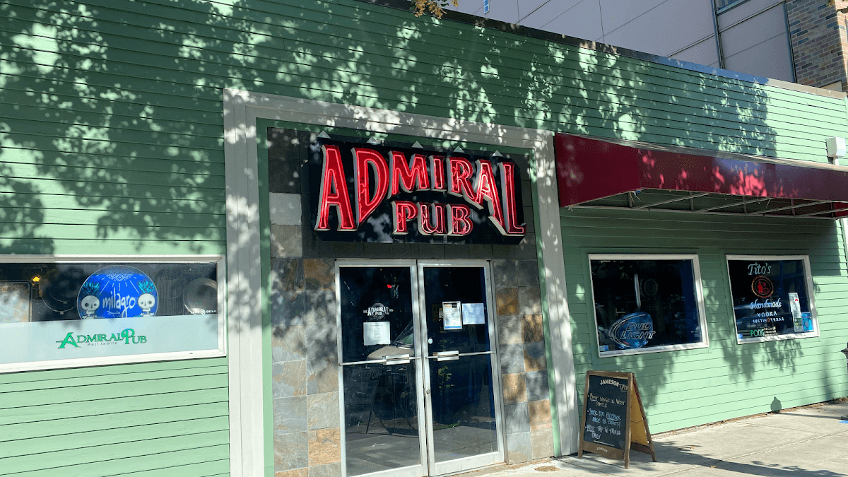 Admiral Pub — North Admiral, Seattle