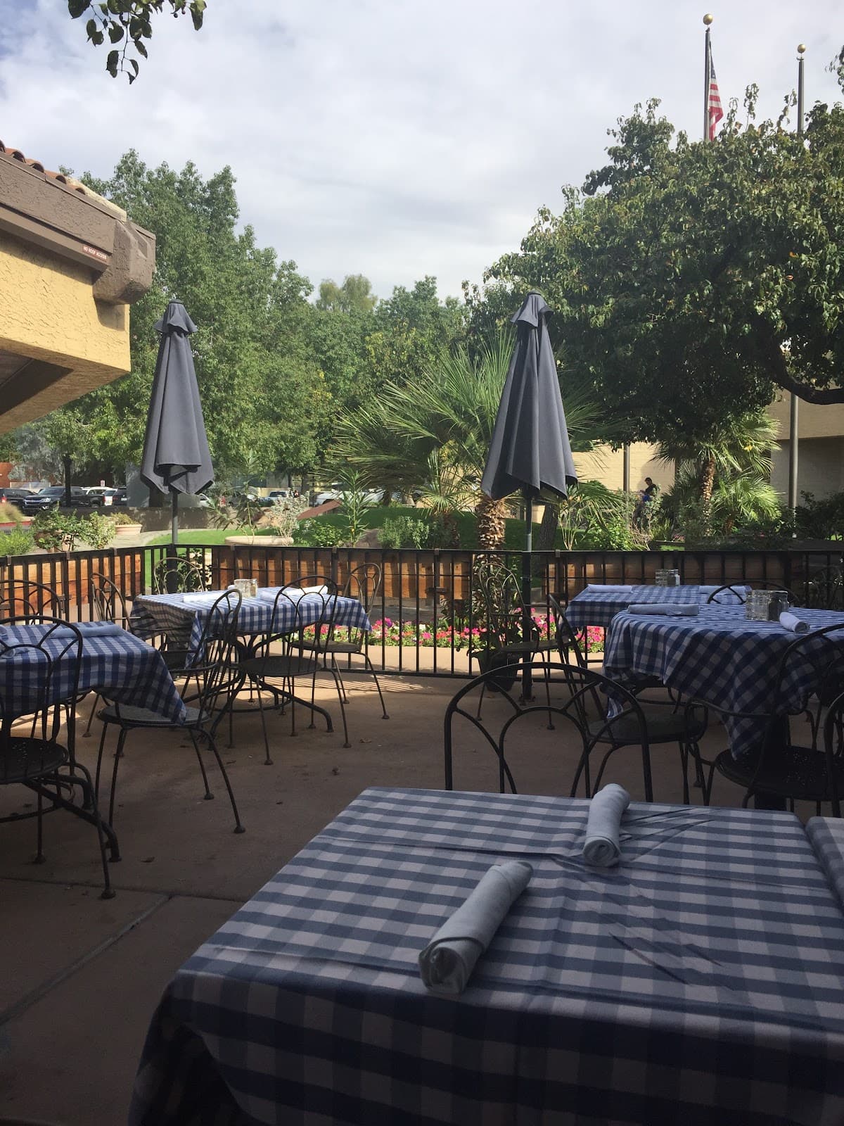 Wally's American Pub N Grill — Arcadia, Phoenix
