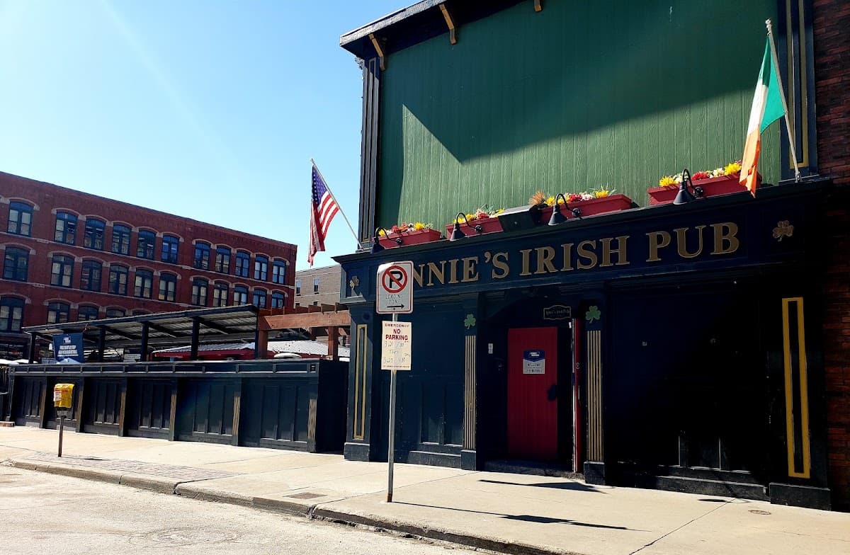 Annie's Irish Pub