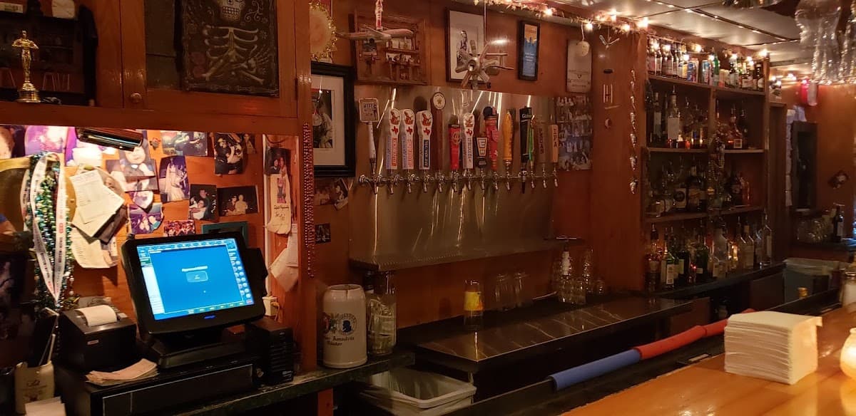 Cecil's Pub — Midtown, Houston
