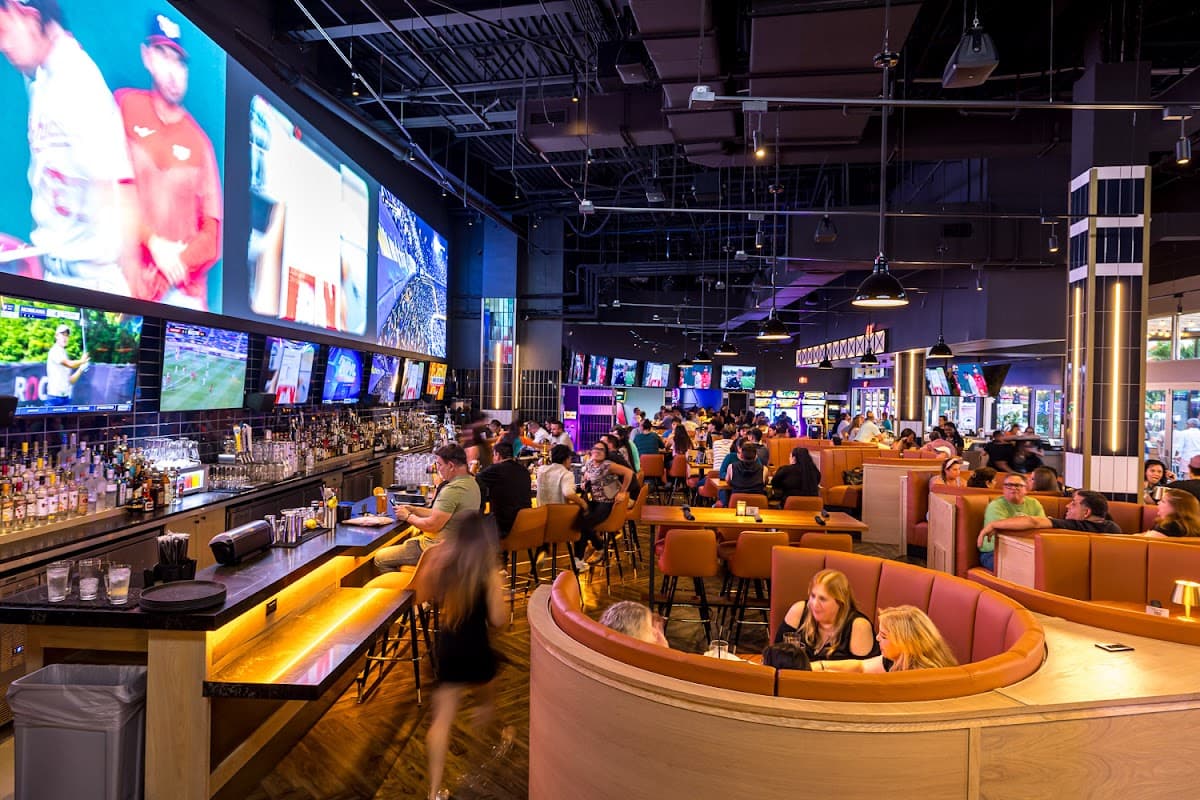 Sports & Social Dolphin Mall — Miami