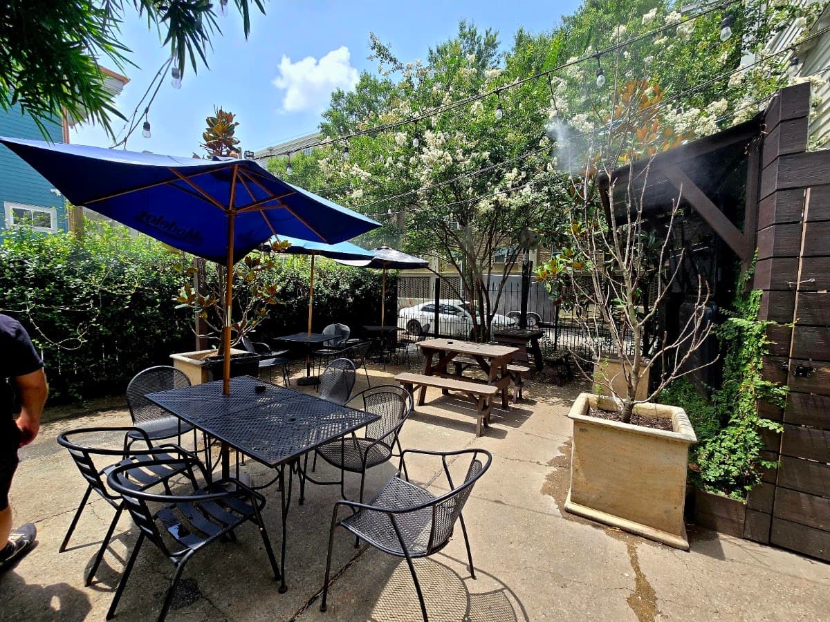 The Avenue Pub — Central City, New Orleans