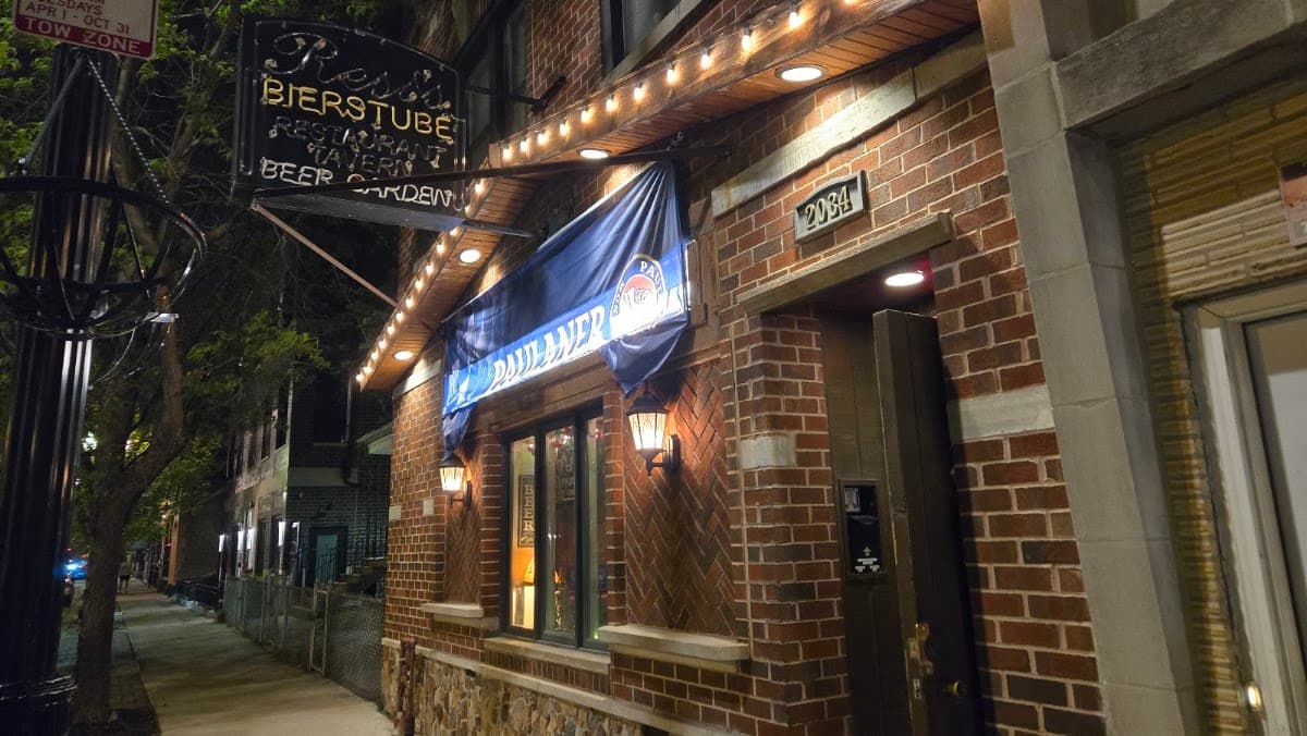 Resi's Bierstube — North Center, Chicago