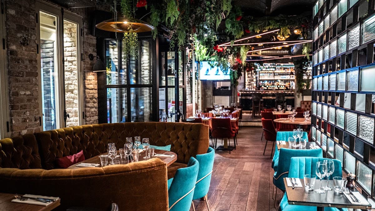 Pub St Germain — Paris