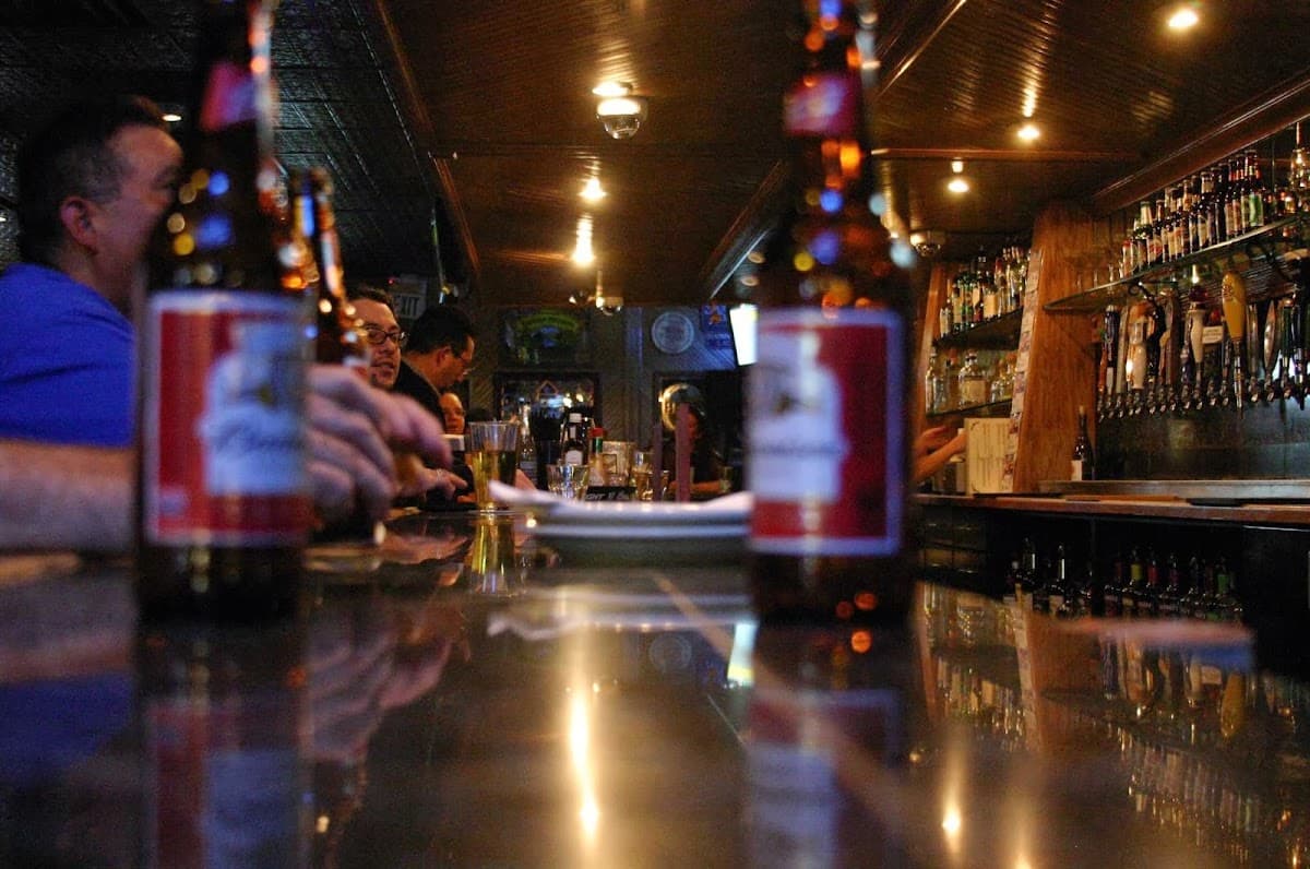 Louie's Pub & Grill — Quigley Park, Albuquerque