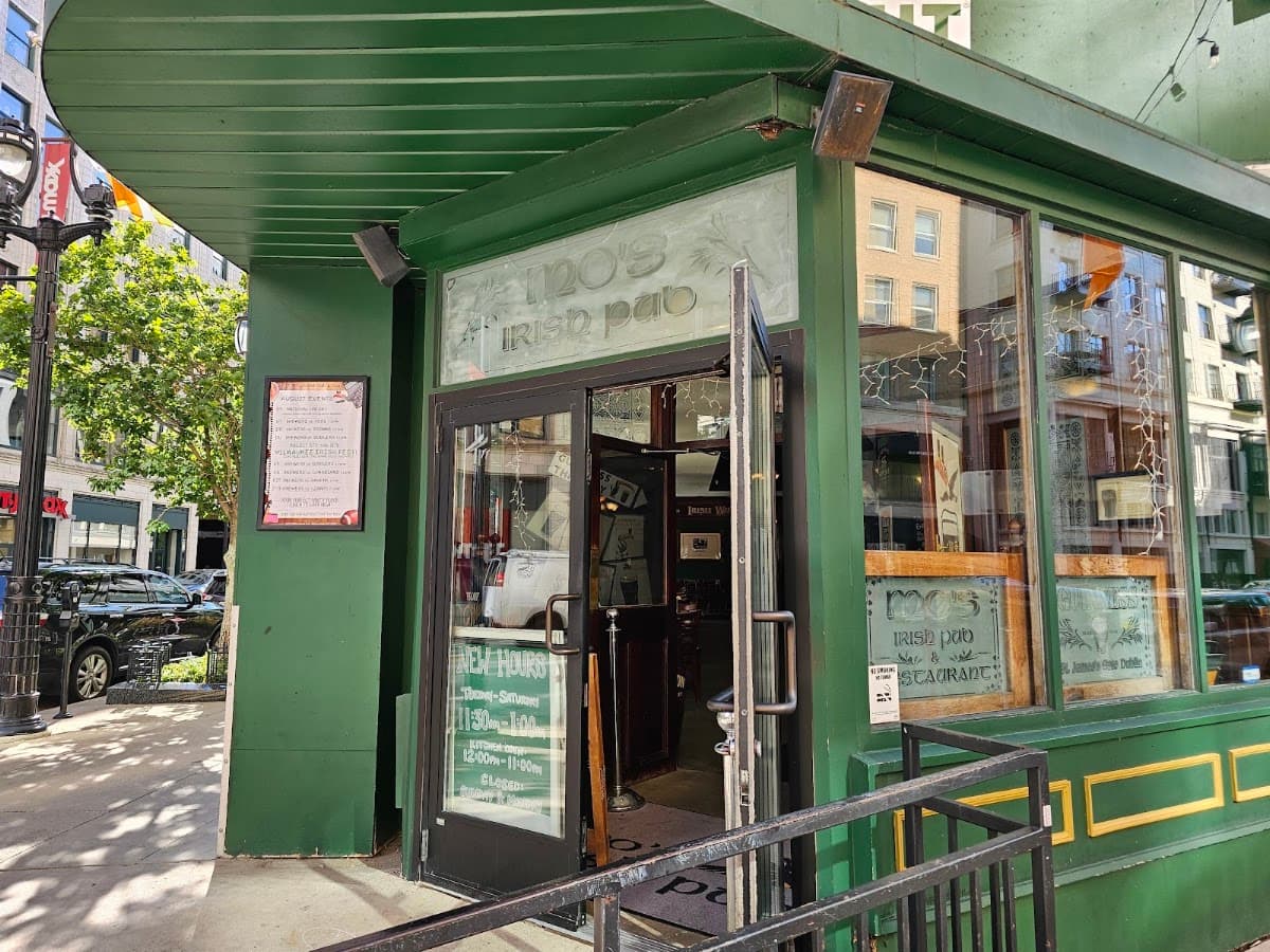 Mo's Irish Pub Downtown, Milwaukee — Westown, Milwaukee